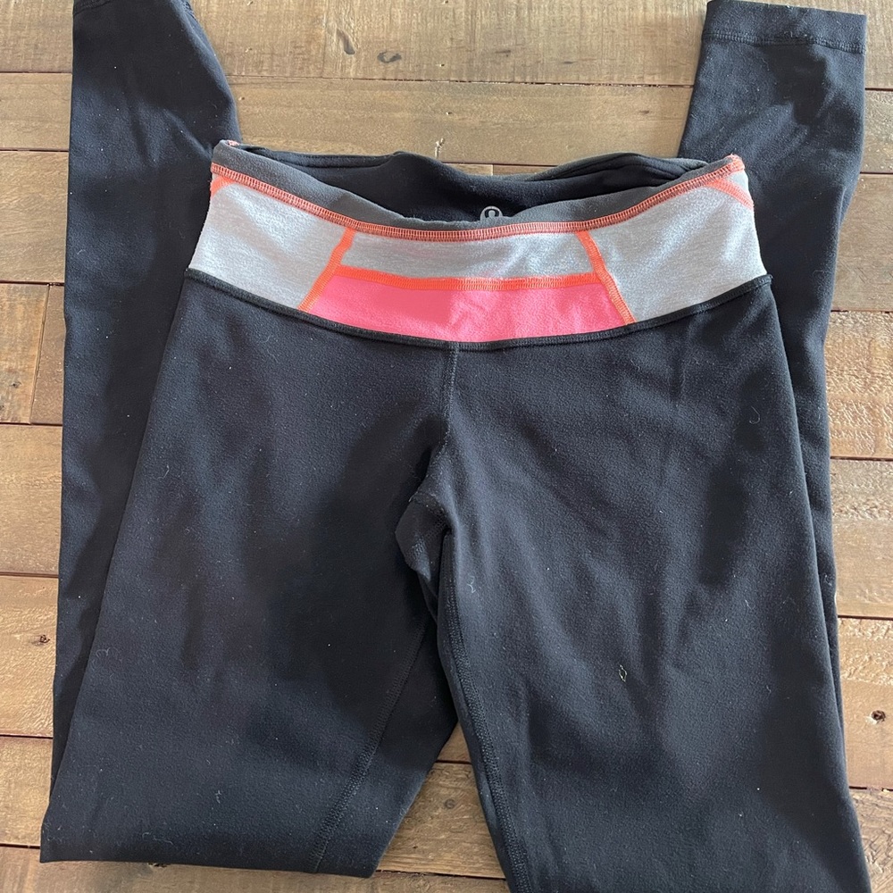 Size 4 Lululemon reversible leggings.